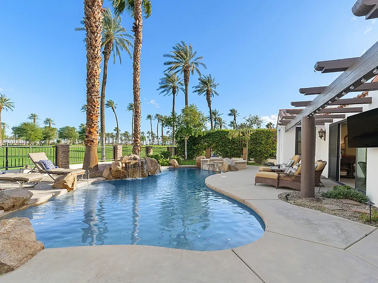56408 Palms Dr — Photo 32