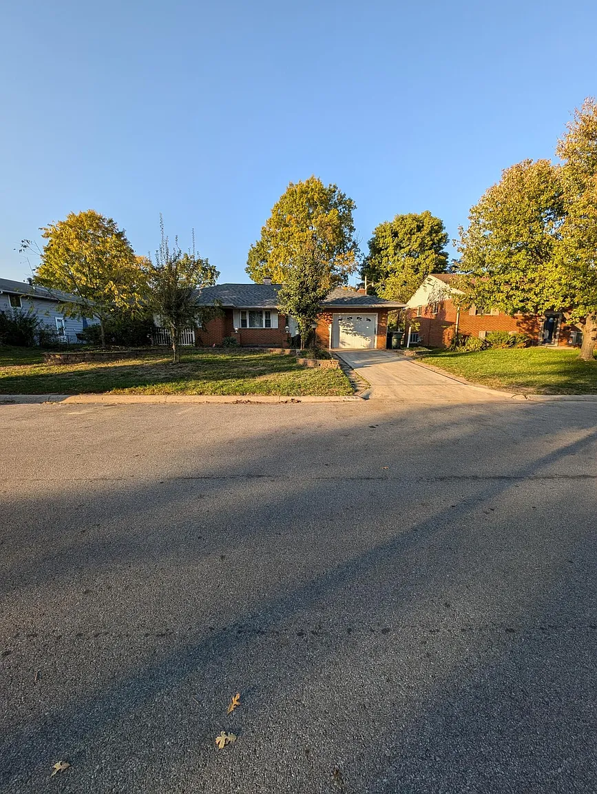 2892 Longfield Rd photo 1