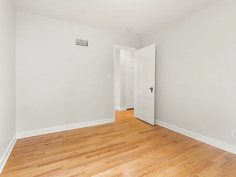1009 W 77th St — Photo 15