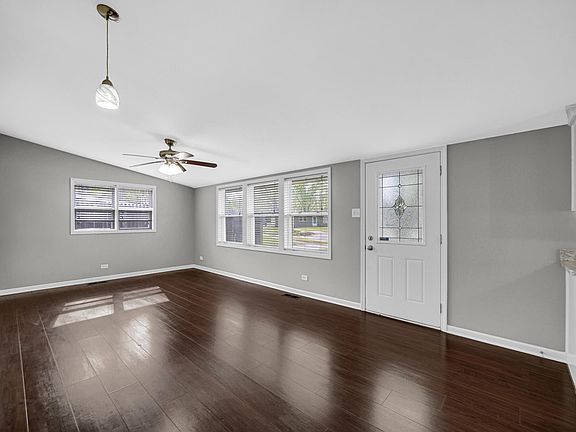3rd image of 1425 E End Ave