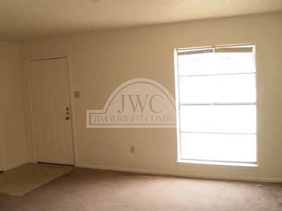 2nd image of 4505 Hunt Cir APT D