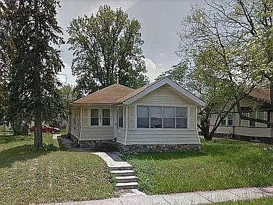 1207 E Edwards Ave