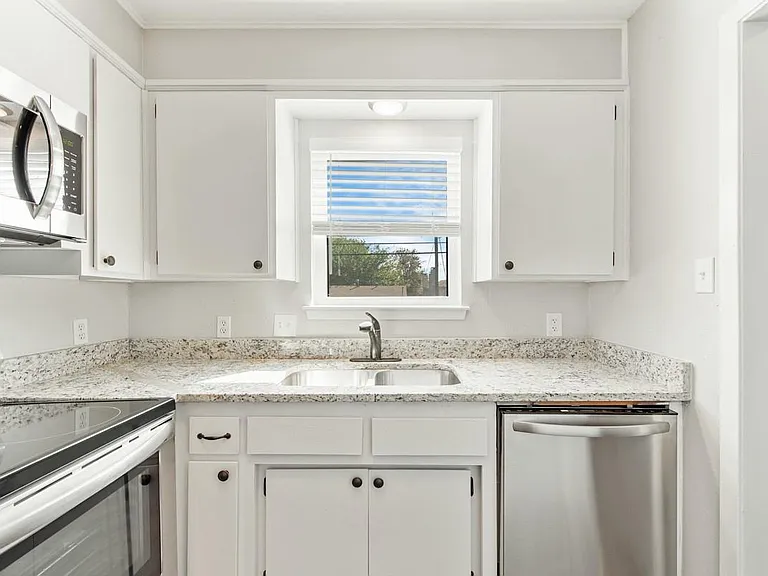 7700 Chapin Rd #5 — Photo 4