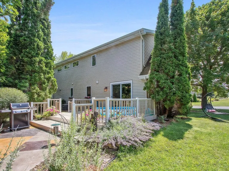 1236 Bluebird St — Photo 2