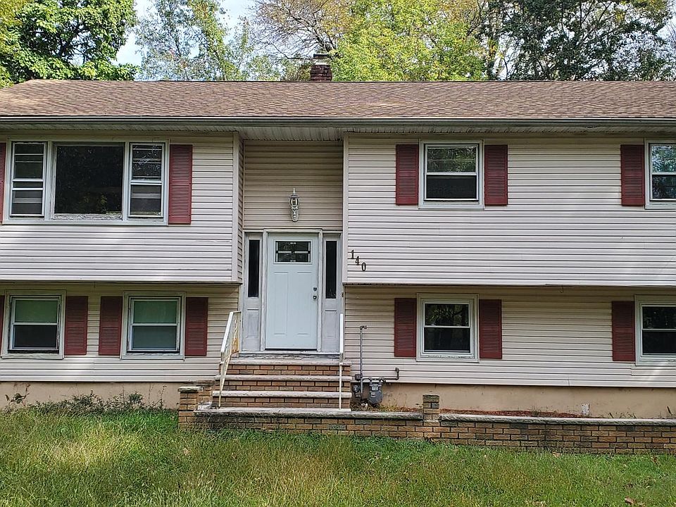 2nd image of 140 De Hart St