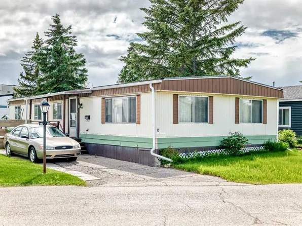 3223 83rd St NW #15, Calgary, AB T3B 5N1