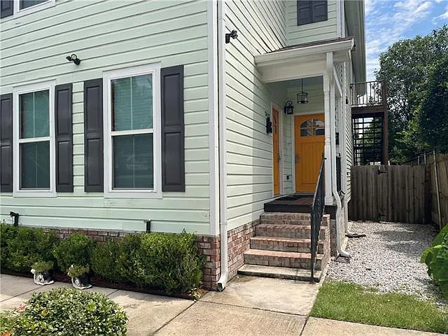 3 bed, 2.0 bath, 1190 sqft, $2,400 — Photo 2