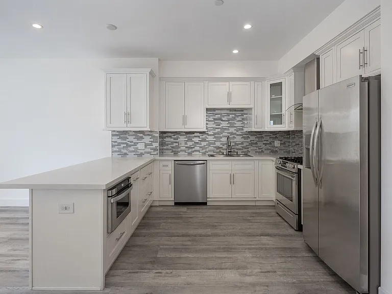 Regency Holt Apartments — Photo 53