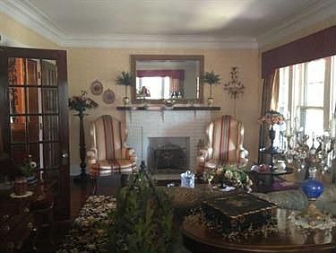 3rd image of 518 E Brady St