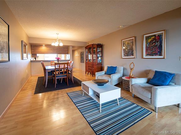 5th image of 1707 Whitehall Dr APT 303