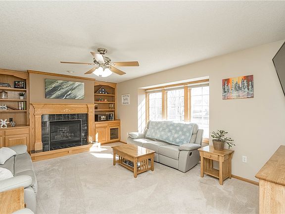 4th image of 432 Oakwood Ct