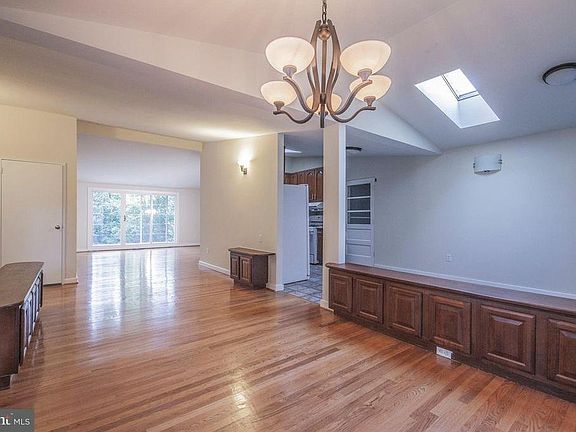 3rd image of 1635 Wrightson Dr
