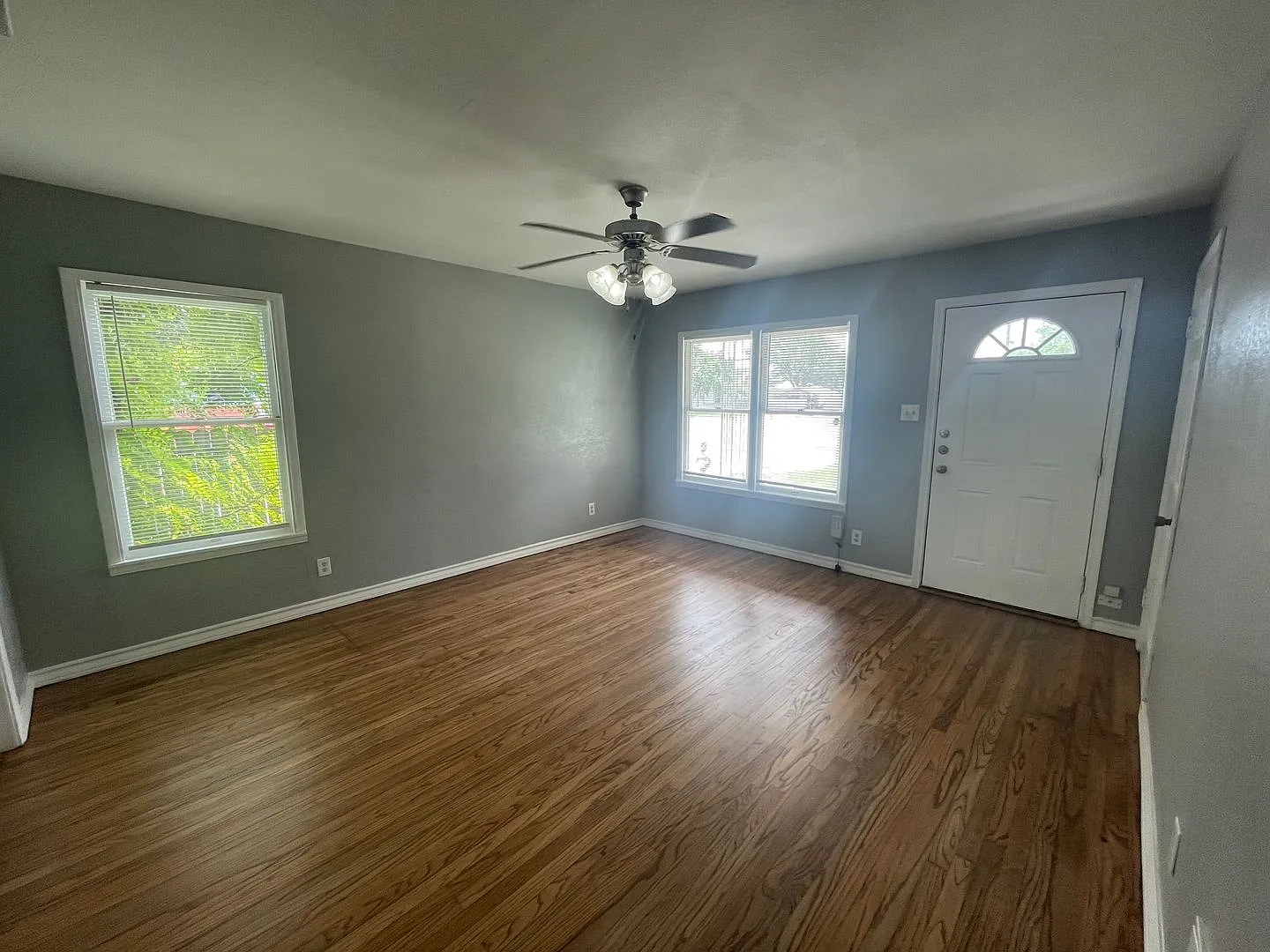 Priced to Rent- 3/1.5 Nice update! Accepting Sec 8 — Photo 3