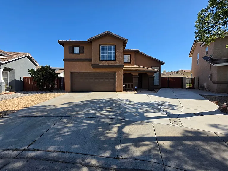 1354 Carriage Ln — Photo 3