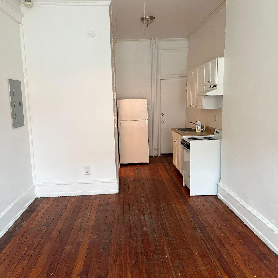 Studio, 1.0 bath, $750 — Photo 2
