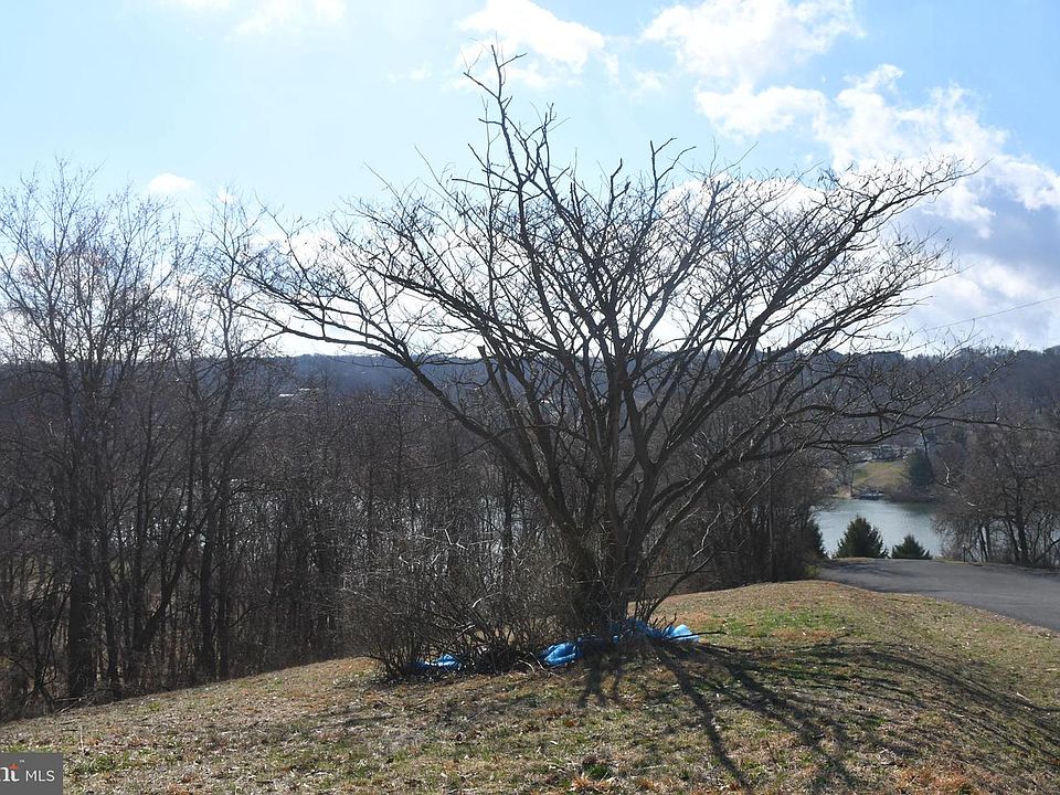 2nd image of 888 Red Oak Cv