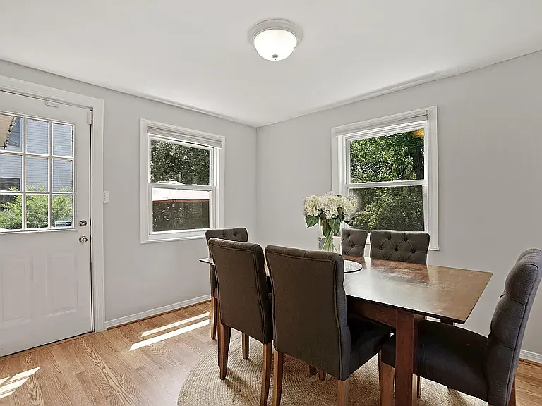 2918 Monroe Pl — Photo 9