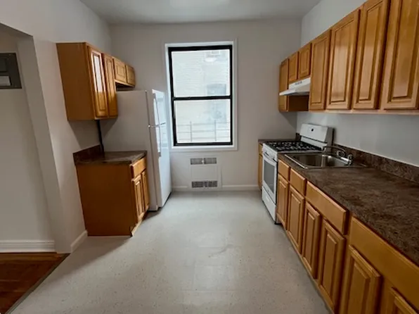 206 Crown Street image 1 of 6