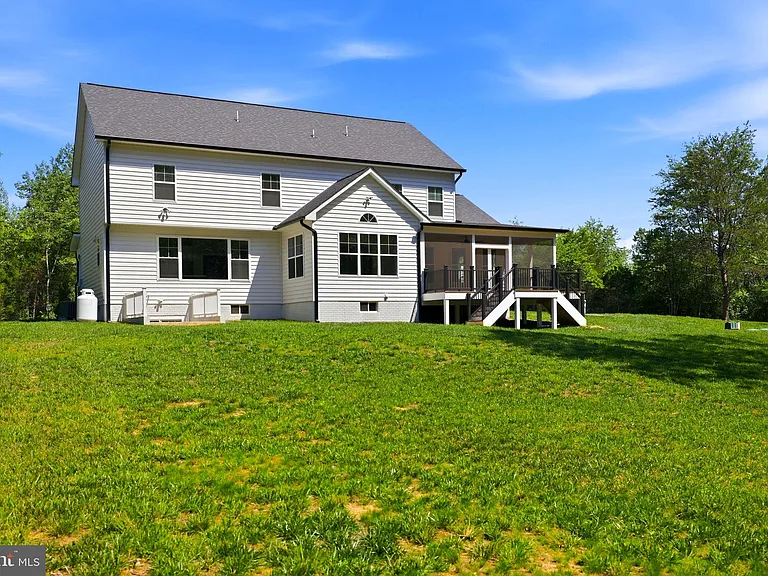 301 Kingdom Dr — Photo 7