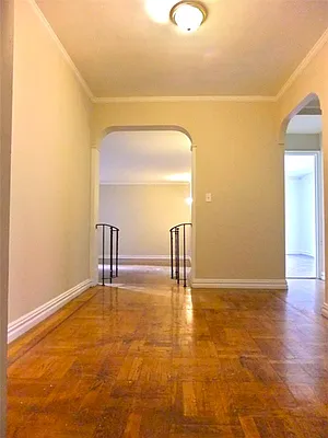 Sold by R New York | media 9