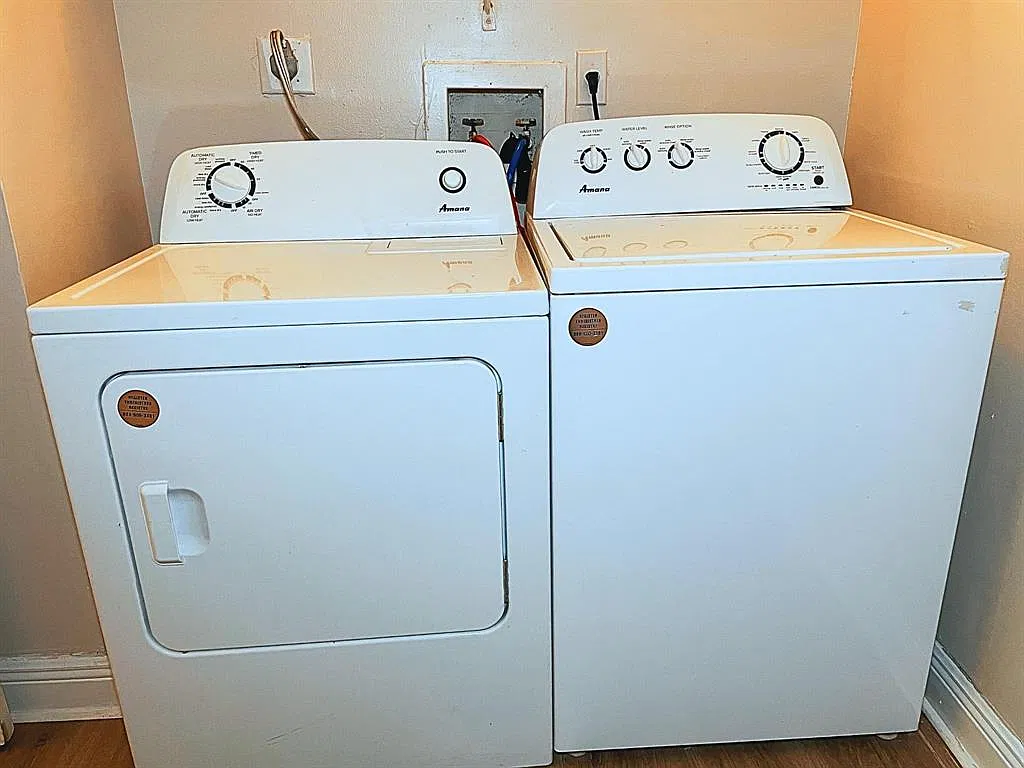 2 bed, 1030 sqft, $2,100 — Photo 2
