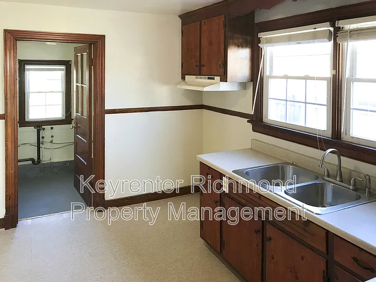 7418 Wentworth Ave — Photo 8