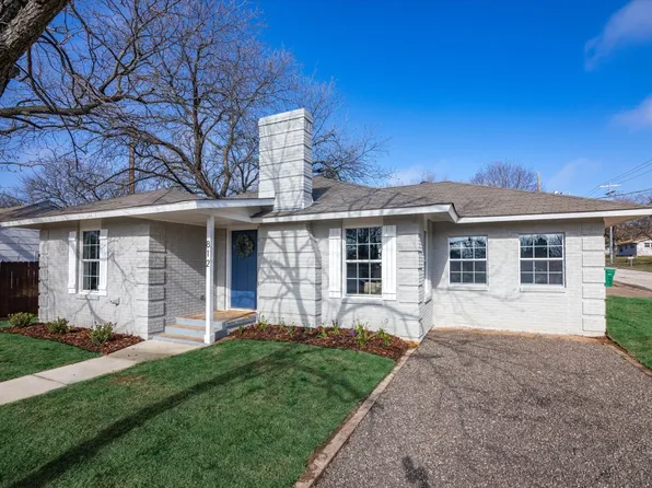 812 Sanders St, Bowie, TX 76230