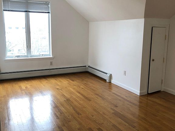 5th image of 206 Outlook Ave #2