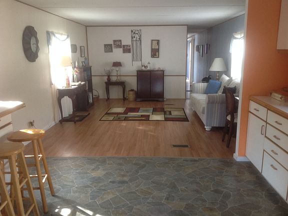 4th image of 22 Davis Pl Unit 22