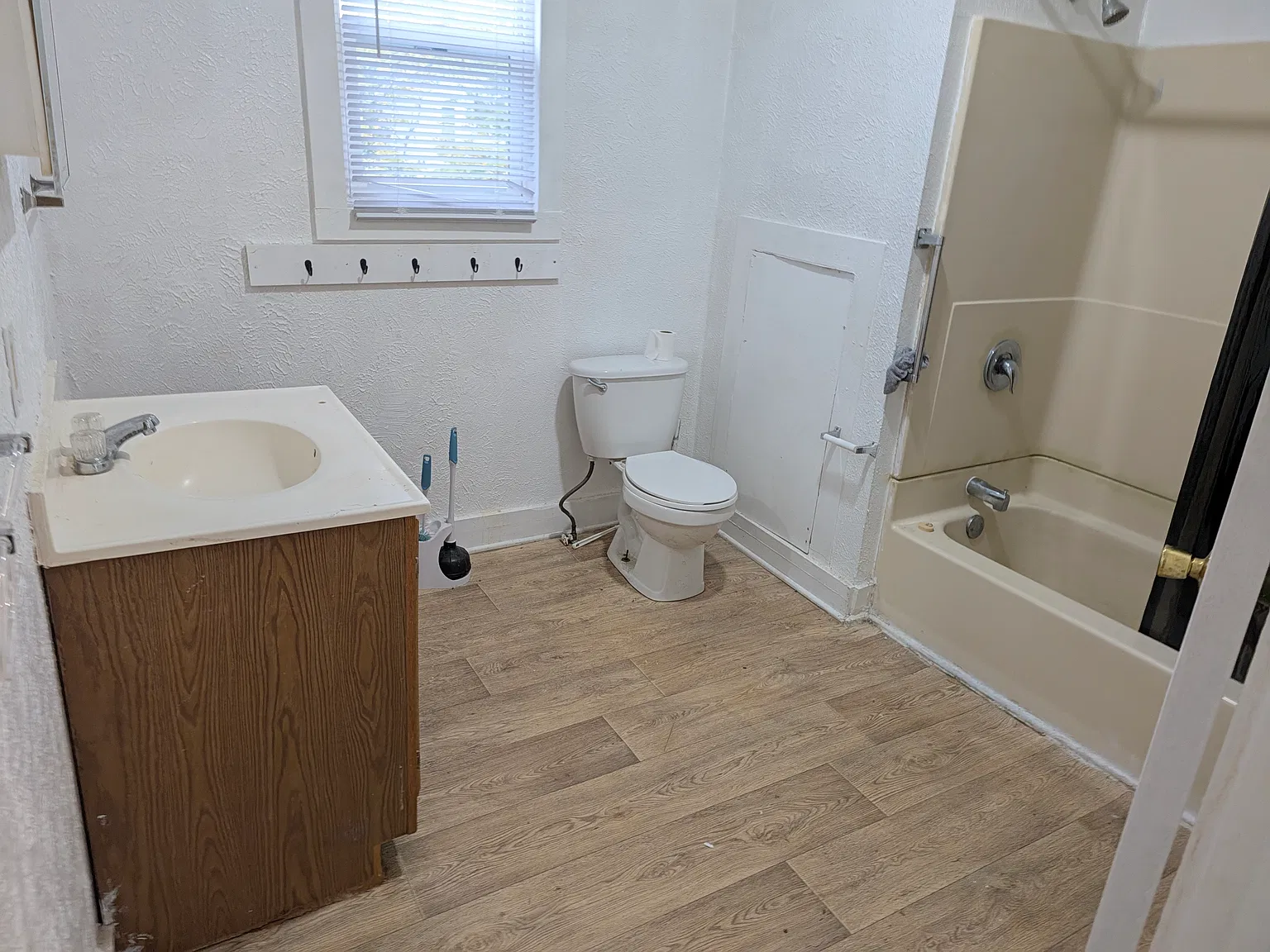 3 bed, 750 sqft, $950 — Photo 3