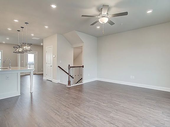 2nd image of 1091 Knoxboro Ln