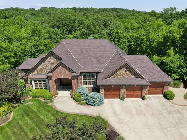 470 Painted Woods Dr, Waukee, IA 50263