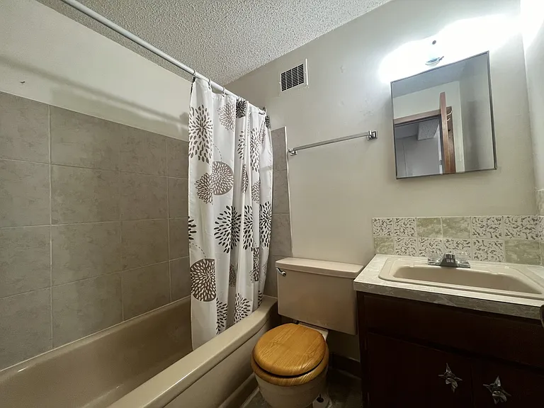2249 Cornwall St — Photo 12