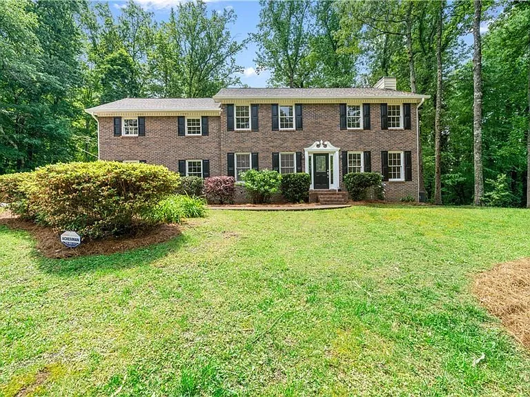 4752 Forest Glen Ct NE — Photo 1