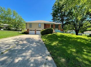 1604 SW 3rd St, Blue Springs, MO 64014