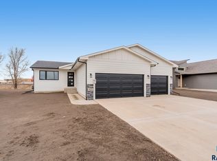 423 Thelma Ave, Harrisburg, SD 57032