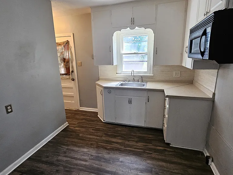 836 SW Frazier Ave — Photo 3