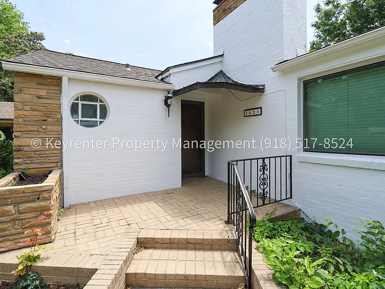 1426 E 32nd Pl — Photo 5