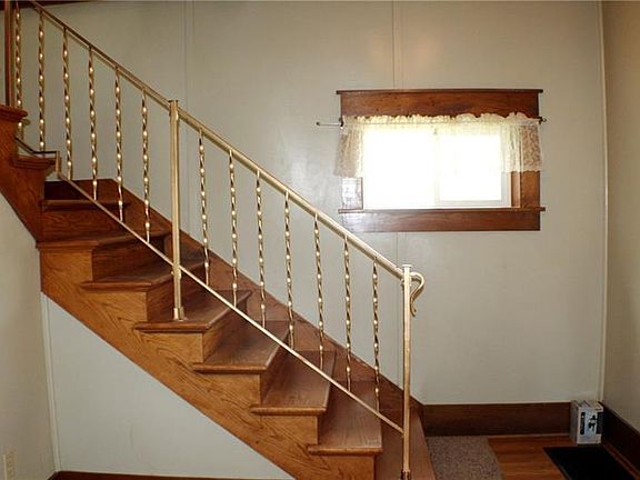 5th image of 203 Washington St