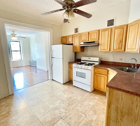 5th image of 2813 Avenue D #1