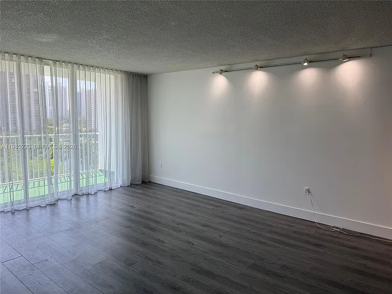 2801 NE 183rd St #912W — Photo 4