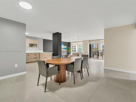 5th image of 1450 Brickell Bay Dr APT 1815