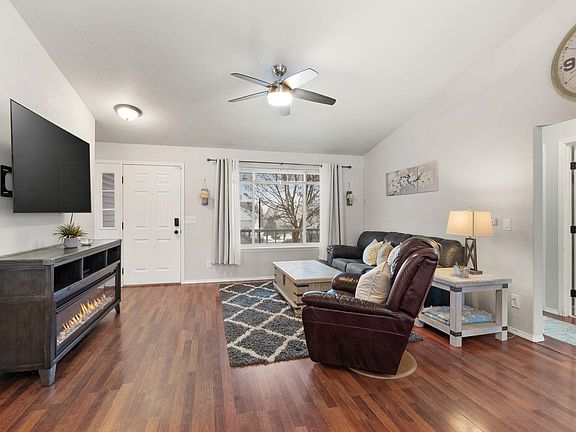 5th image of 1002 N Prentis St