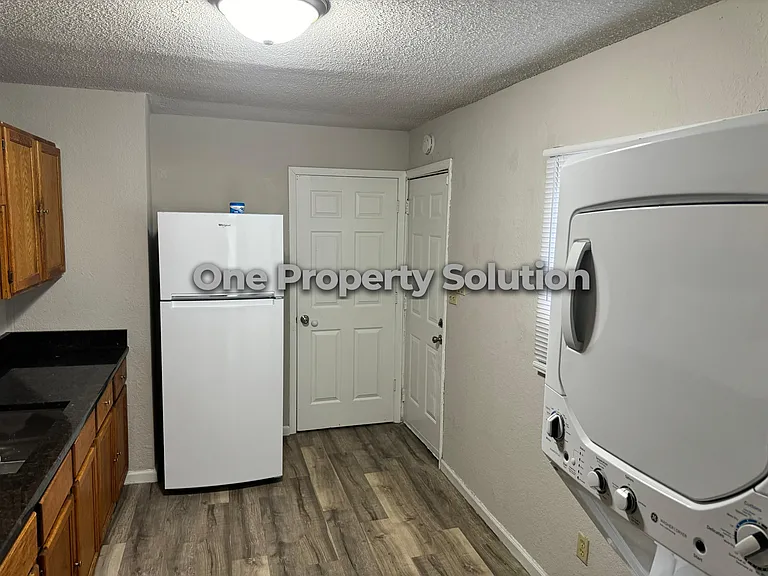 3942 Lincoln St — Photo 9