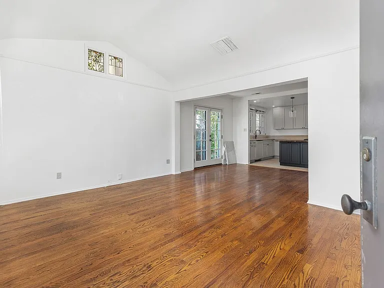 720 N Harper Ave — Photo 7