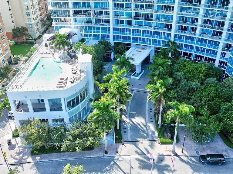 2020 N Bayshore Dr #1905 — Photo 8
