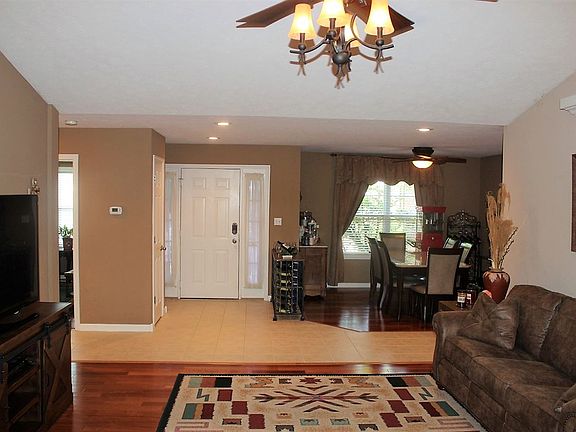 2nd image of 8541 Hazel Ct