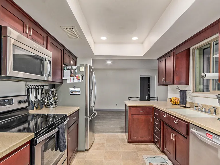 1922 E Laguna Dr — Photo 13