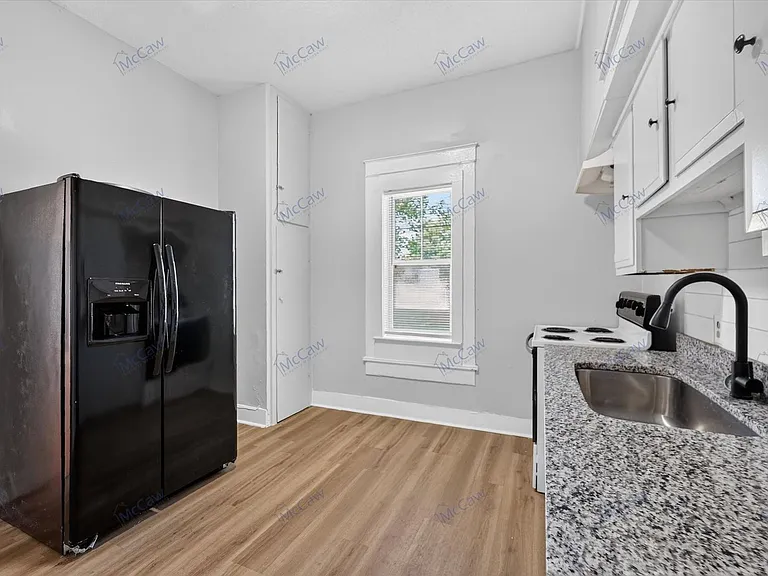 419 N Grand Ave #A — Photo 10