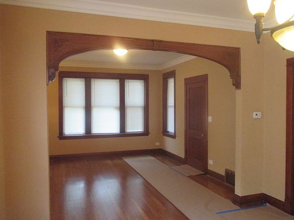 3rd image of 2223 Lombard Ave